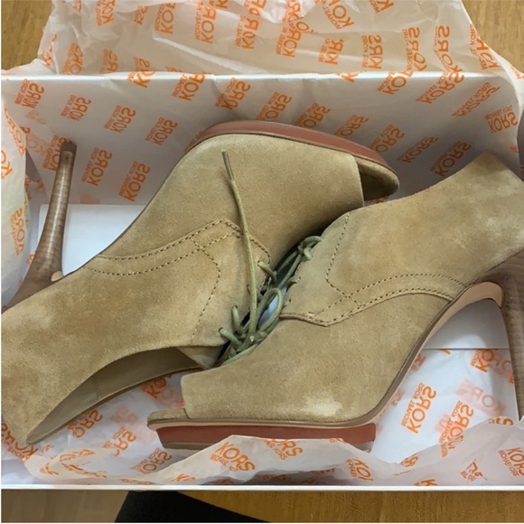 Suede Michale Kors Peep Toe Pumps - Picture 12 of 12